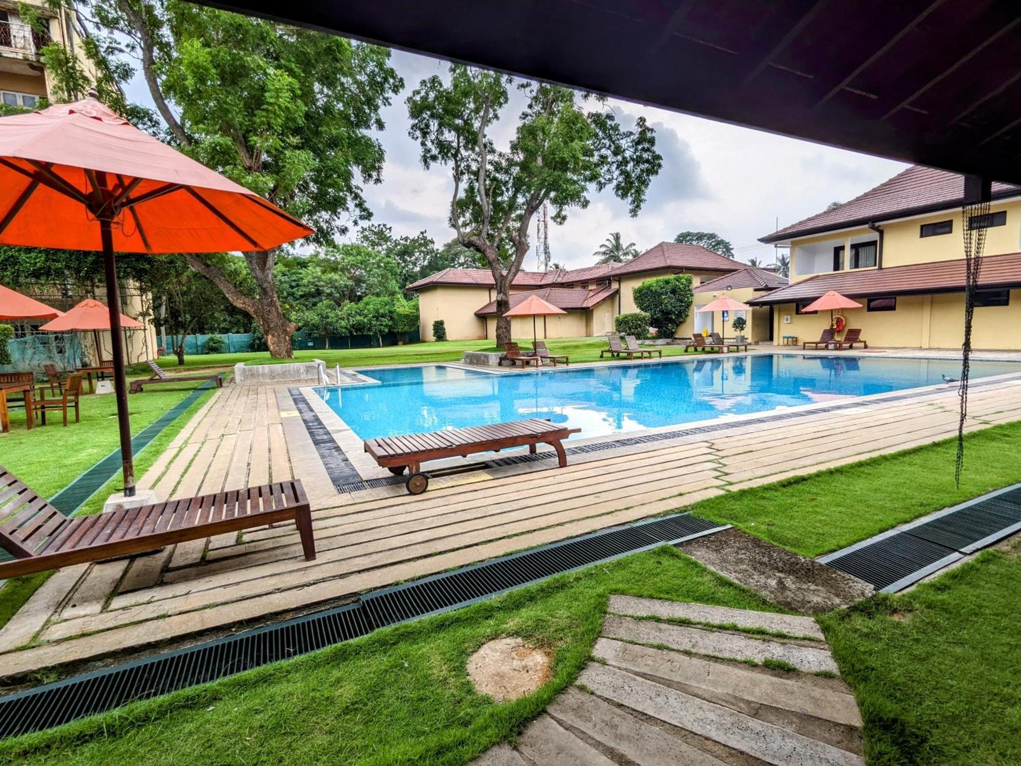 Rajarata Hotel Анурадхапура Екстер'єр фото